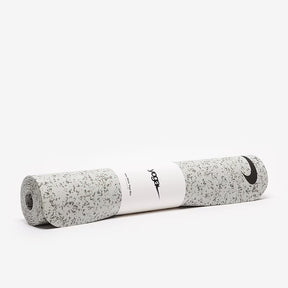 Nike Move Yoga Mat 4mm - Black/Grey Accessories Nike